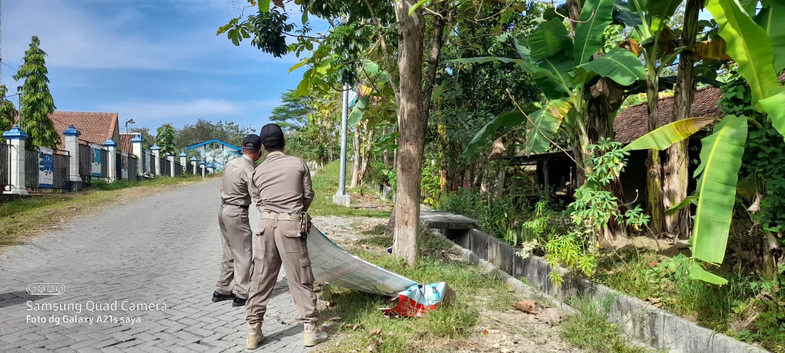 PENERTIBAN BANNER YANG MELANGAR PERDA