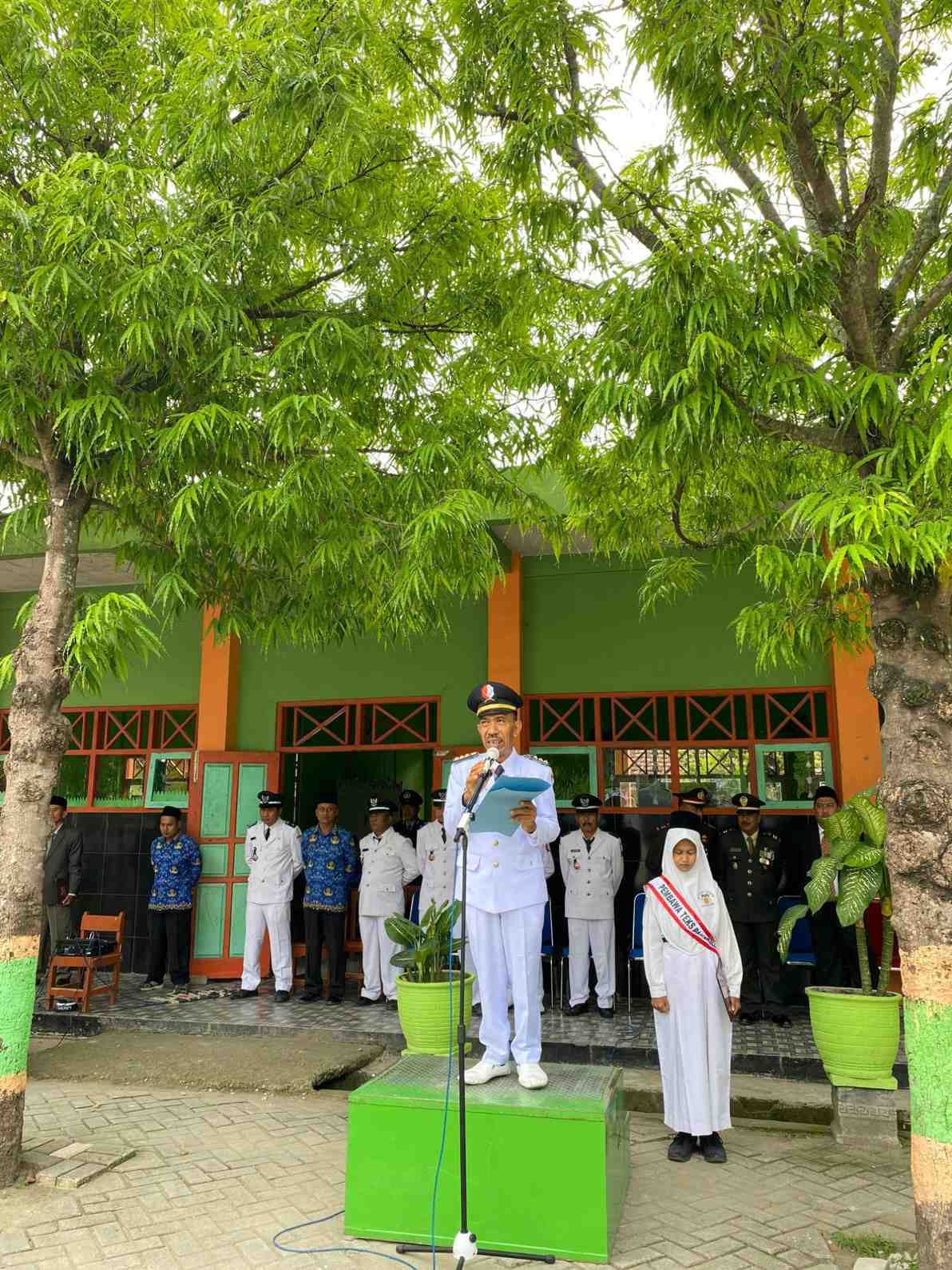 Upacara Peringatan Hari Pahlawan Tahun 2025 di Kecamatan Ngambon Berlangsung Khidmat