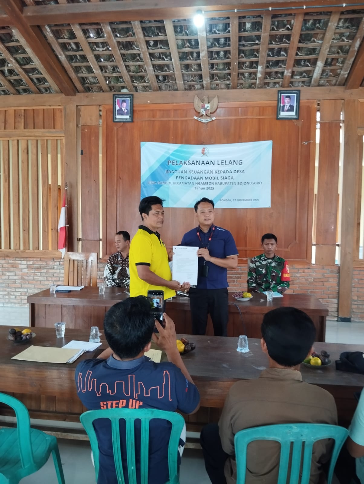 Pelaksanaan Lelang Bantuan Keuangan Desa Pengadaan Mobil Siaga Desa Bondol Kecamatan Ngambon