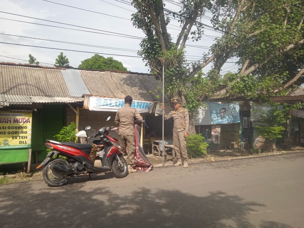 Satpol PP Kecamatan Ngambon Laksanakan  penertiban Barner dan Spanduk Yang Melangar Perda
